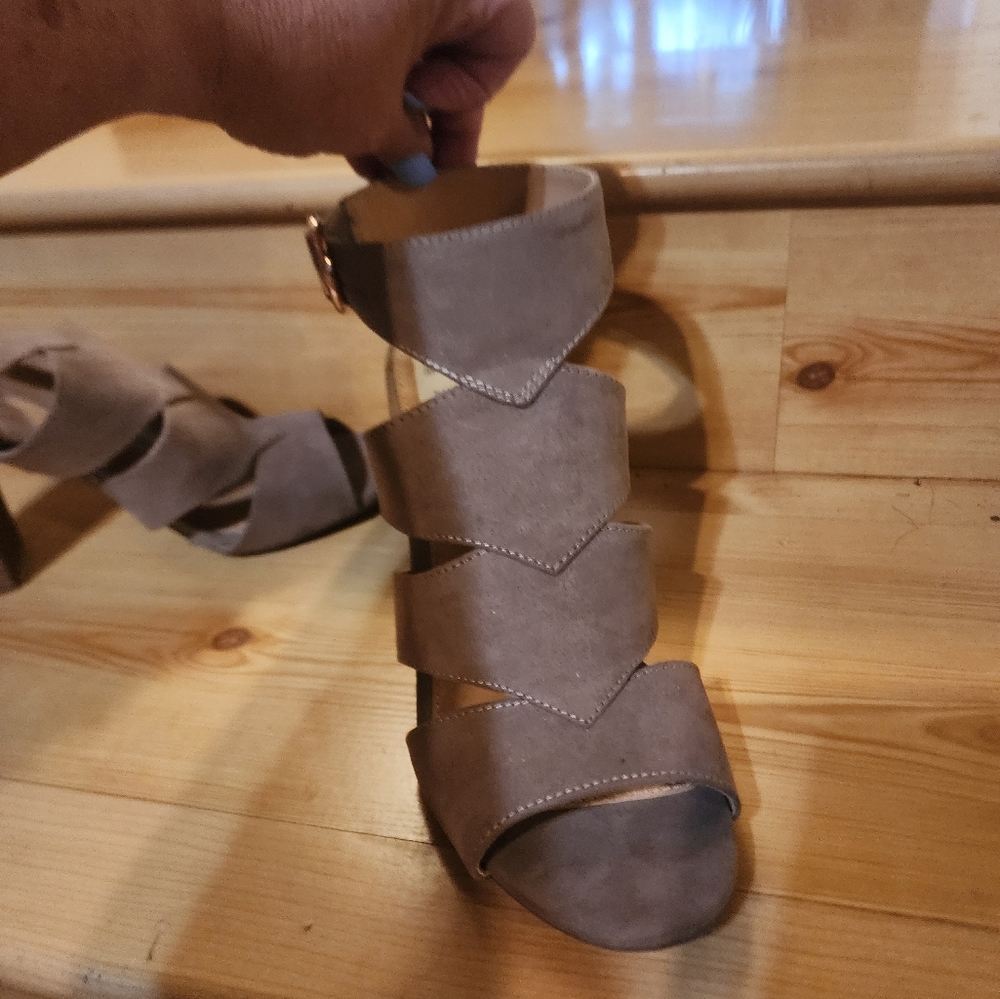 LC Lauren Conrad Women's  Chunky Heeled Sandals 👡 - Picture 6 of 15